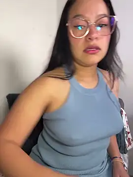 Snapshot of Liulee chatting on December 14, 2025, 2:33 pm Liulee online show from December 14, 2025, 2:33 pm