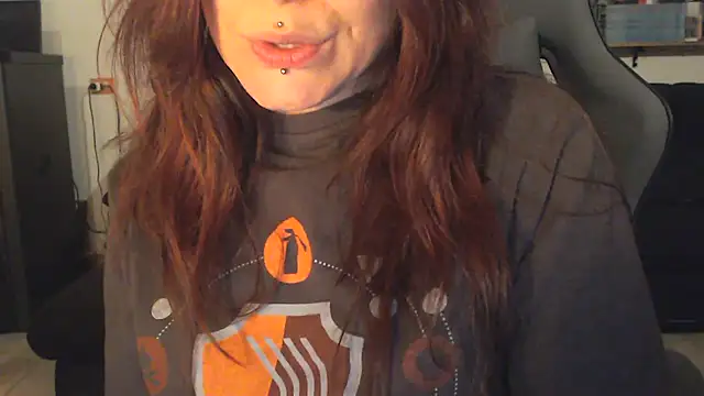 Snapshot of complicata_mente chatting on February 24, 2025, 10:14 pm complicata mente online show from February 24, 2025, 10:14 pm