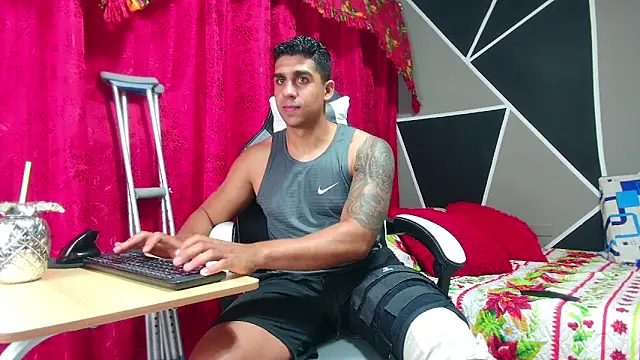 Snapshot of astrom_greyy chatting on November 25, 2025, 10:32 pm astrom greyy online show from November 25, 2025, 10:32 pm