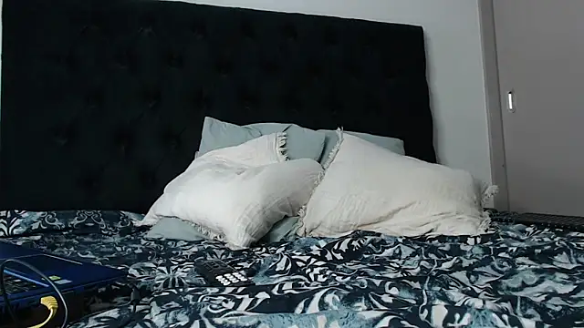 Snapshot of jonhklleyn chatting on September 8, 2025, 8:30 pm jonhklleyn online show from September 8, 2025, 8:30 pm