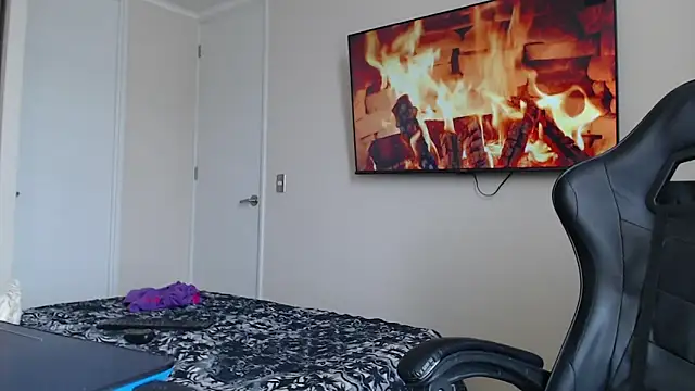 Snapshot of jonhklleyn chatting on September 19, 2025, 5:57 pm jonhklleyn online show from September 19, 2025, 5:57 pm