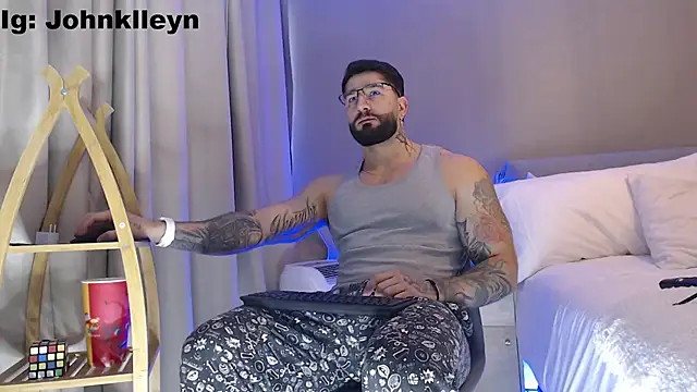 jonhklleyn online show from June 19, 2026, 8:23 pm