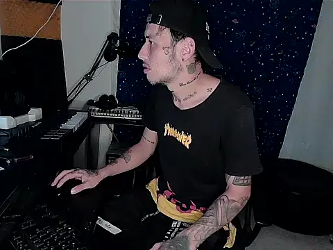 patrik tattoo  online show from December 6, 2024, 2:46 am