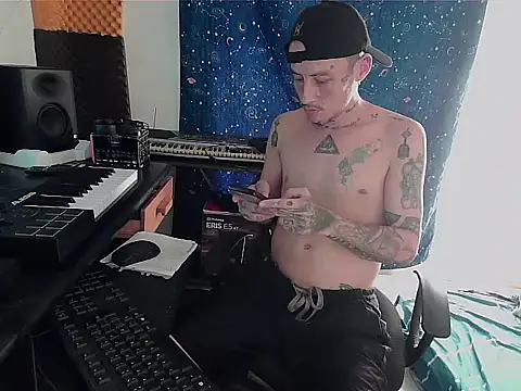 patrik tattoo  online show from January 6, 2025, 8:39 pm