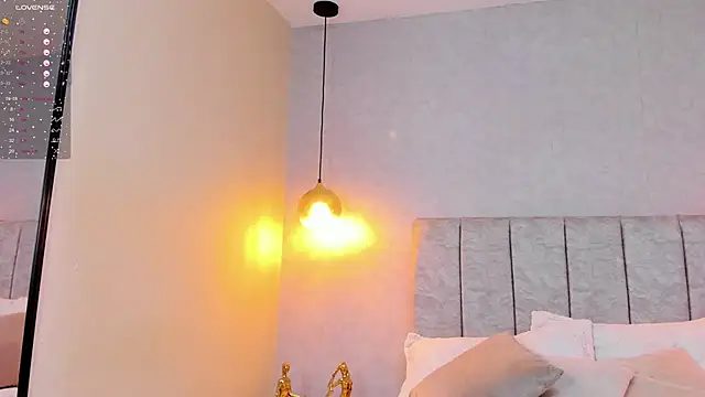 tutu milf online show from March 14, 2025, 7:12 pm