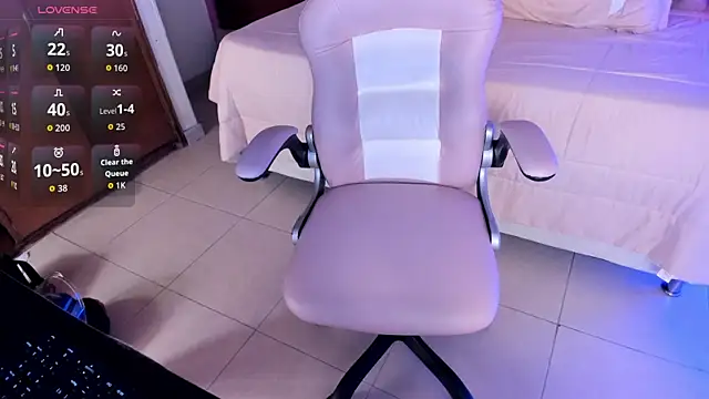 Kitty Pam online show from October 24, 2025, 8:05 pm