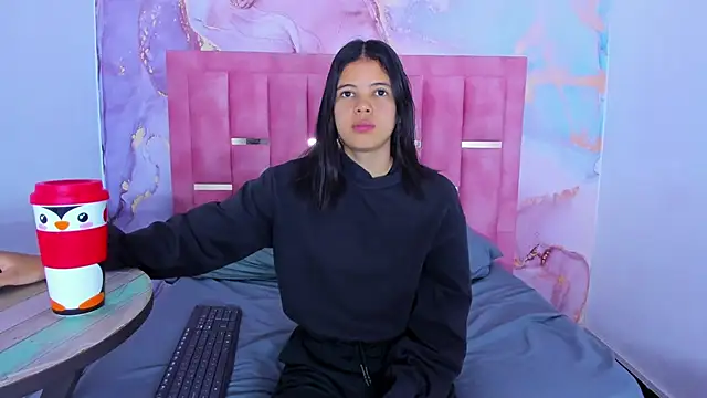 Snapshot of LizzMartin chatting on December 12, 2024, 7:04 pm LizzMartin online show from December 12, 2024, 7:04 pm