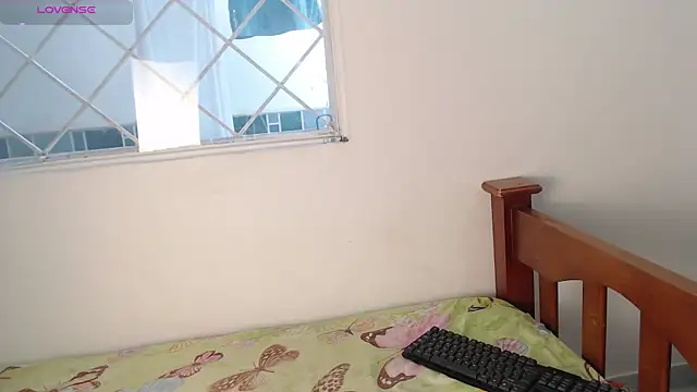 Snapshot of Lola_sweeet18 chatting on January 7, 2026, 11:45 am Lola sweeet18 online show from January 7, 2026, 11:45 am