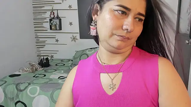 Snapshot of alinabozz1 chatting on October 3, 2025, 2:19 am alinabozz1 online show from October 3, 2025, 2:19 am