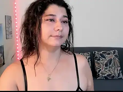 Snapshot of alinabozz1 chatting on June 15, 2026, 9:50 pm alinabozz1 online show from June 15, 2026, 9:50 pm