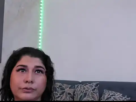 alinabozz1 online show from June 25, 2026, 7:29 pm