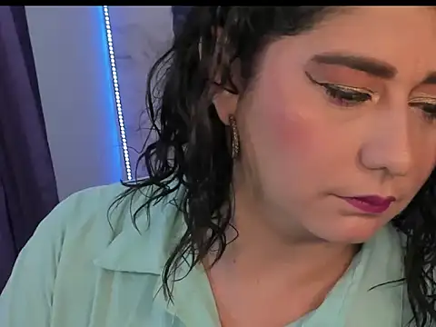 alinabozz1 online show from July 18, 2026, 3:54 am