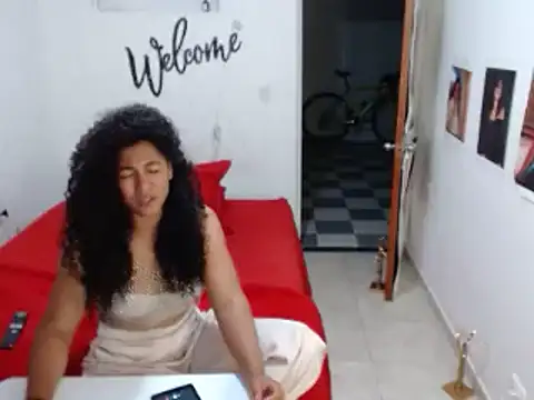 Snapshot of bellacrespalatina chatting on January 1, 2025, 12:53 am bellacrespalatina online show from January 1, 2025, 12:53 am