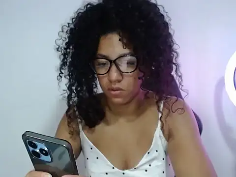 Snapshot of bellacrespalatina chatting on September 29, 2025, 6:24 pm bellacrespalatina online show from September 29, 2025, 6:24 pm