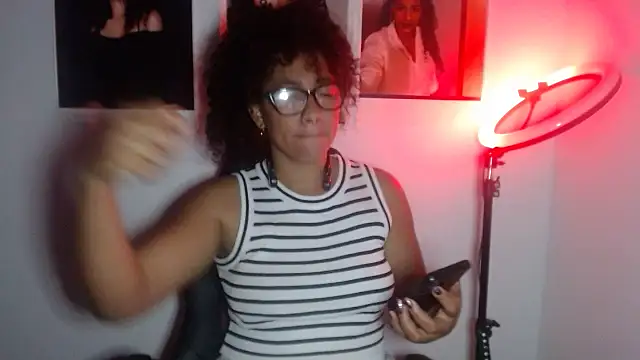 Snapshot of bellacrespalatina chatting on October 7, 2025, 8:33 am bellacrespalatina online show from October 7, 2025, 8:33 am