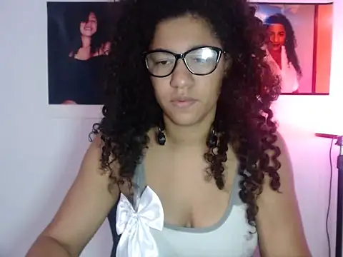 Snapshot of bellacrespalatina chatting on October 11, 2025, 7:23 pm bellacrespalatina online show from October 11, 2025, 7:23 pm