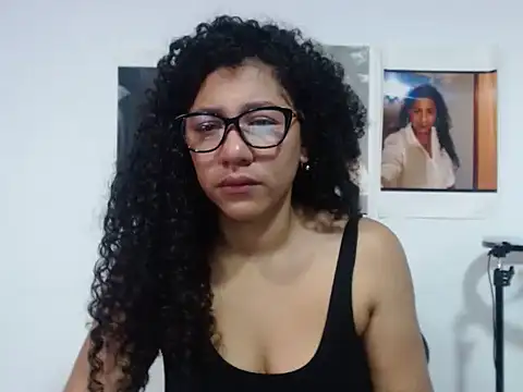 Snapshot of bellacrespalatina chatting on October 16, 2025, 8:10 pm bellacrespalatina online show from October 16, 2025, 8:10 pm