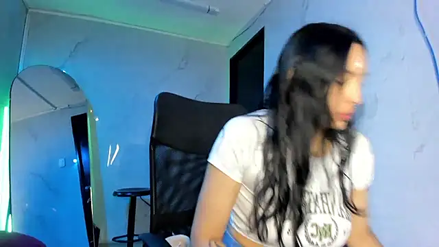 Snapshot of ChloeeTompson_ chatting on October 25, 2025, 2:41 am ChloeeTompson online show from October 25, 2025, 2:41 am