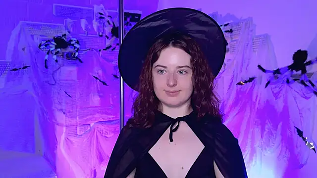 Snapshot of AnnTerry_ chatting on October 18, 2025, 8:37 am AnnTerry online show from October 18, 2025, 8:37 am