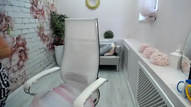 Snapshot of Cutie_Asya chatting on July 14, 2026, 4:39 am Cutie Asya online show from July 14, 2026, 4:39 am