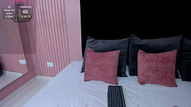 emilie xx  online show from December 29, 2024, 1:06 pm