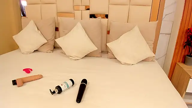 emilie xx  online show from February 8, 2025, 12:39 pm