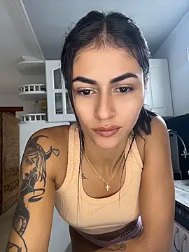 Snapshot of emilie_xx_ chatting on May 4, 2026, 3:41 pm emilie xx online show from May 4, 2026, 3:41 pm
