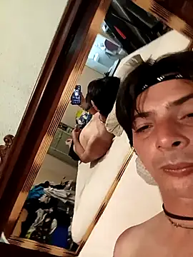 frank32love online show from April 28, 2026, 4:28 am
