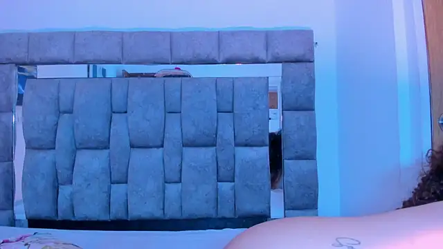 zulyjones online show from February 21, 2025, 10:15 pm