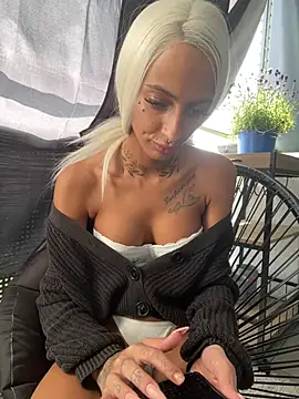Snapshot of mrs_skinny_goddess chatting on May 22, 2026, 11:05 am mrs skinny goddess online show from May 22, 2026, 11:05 am