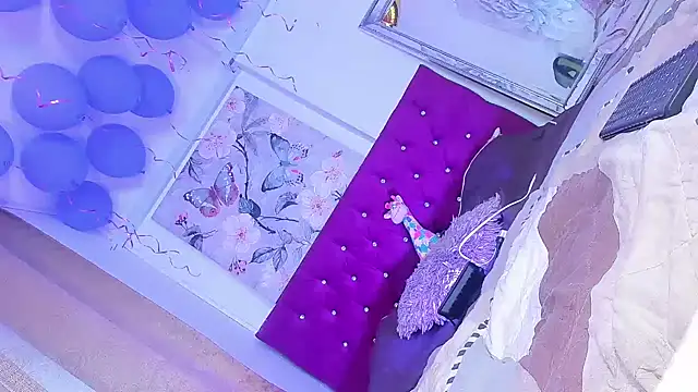 thifanny black online show from December 18, 2024, 5:26 am