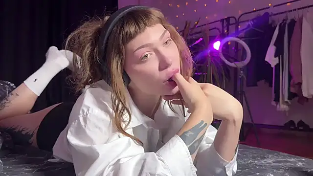 Snapshot of PaulaPratt chatting on December 13, 2024, 6:10 am PaulaPratt online show from December 13, 2024, 6:10 am