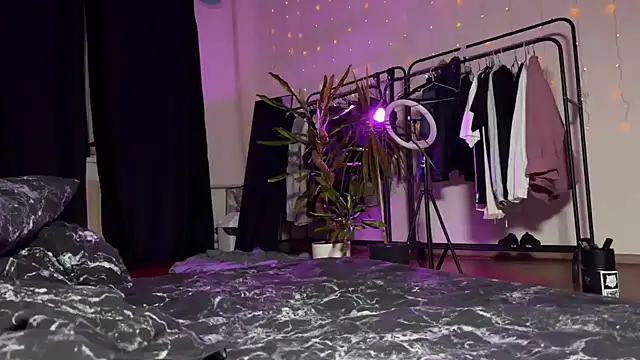 Snapshot of PaulaPratt chatting on December 14, 2024, 5:29 am PaulaPratt online show from December 14, 2024, 5:29 am