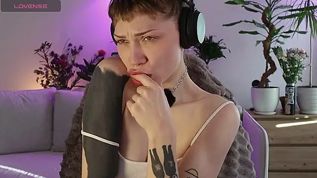 Snapshot of PaulaPratt chatting on March 13, 2026, 5:25 am PaulaPratt online show from March 13, 2026, 5:25 am