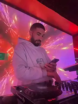 Snapshot of djtimka chatting on November 5, 2025, 7:58 pm djtimka online show from November 5, 2025, 7:58 pm