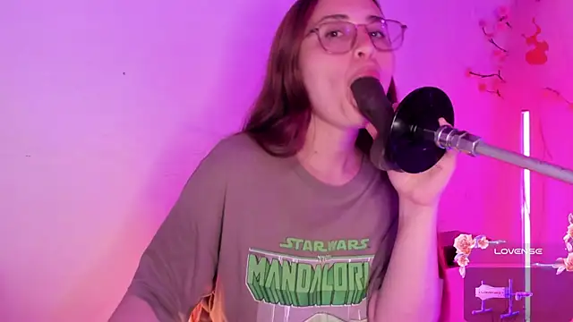 centaurigirl online show from September 30, 2025, 3:55 am