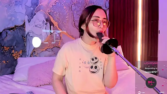 centaurigirl online show from October 18, 2025, 3:42 am