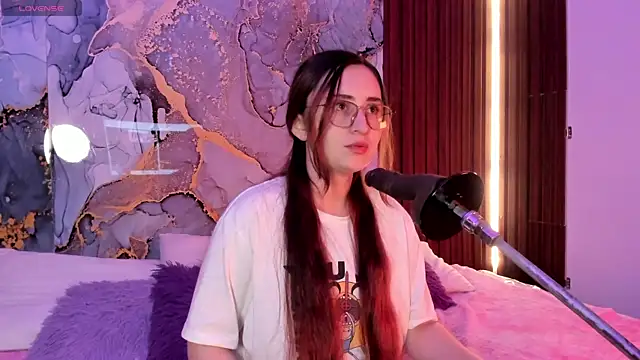 centaurigirl online show from November 21, 2025, 4:00 am