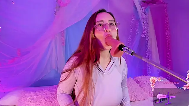 centaurigirl online show from May 1, 2026, 3:55 am