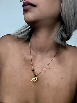 Snapshot of Amaliu_ chatting on February 6, 2025, 9:17 pm Amaliu online show from February 6, 2025, 9:17 pm