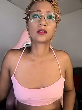 Snapshot of Amaliu_ chatting on October 6, 2025, 2:47 pm Amaliu online show from October 6, 2025, 2:47 pm