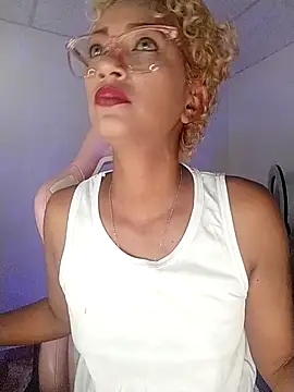 Snapshot of Amaliu_ chatting on November 18, 2025, 2:43 pm Amaliu online show from November 18, 2025, 2:43 pm