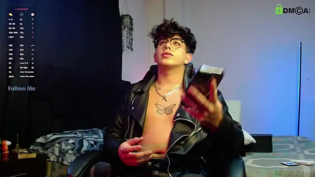 LyleBennett  online show from November 3, 2025, 12:06 pm