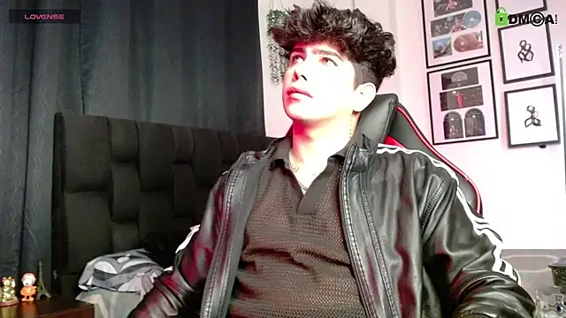 LyleBennett  online show from November 16, 2025, 12:00 pm