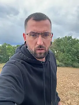 Snapshot of _Haptic_ chatting on September 11, 2025, 3:01 pm Haptic online show from September 11, 2025, 3:01 pm