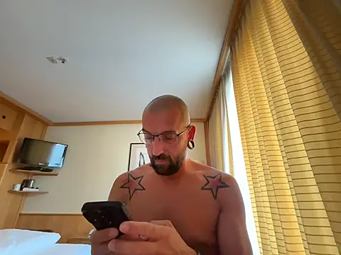 Snapshot of _Haptic_ chatting on July 9, 2026, 5:39 pm Haptic online show from July 9, 2026, 5:39 pm