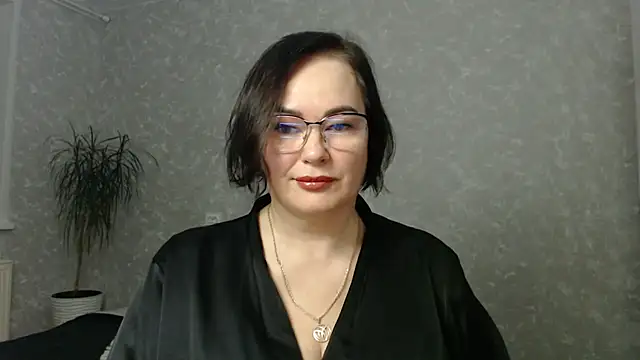 Nora Star online show from September 10, 2025, 8:42 pm