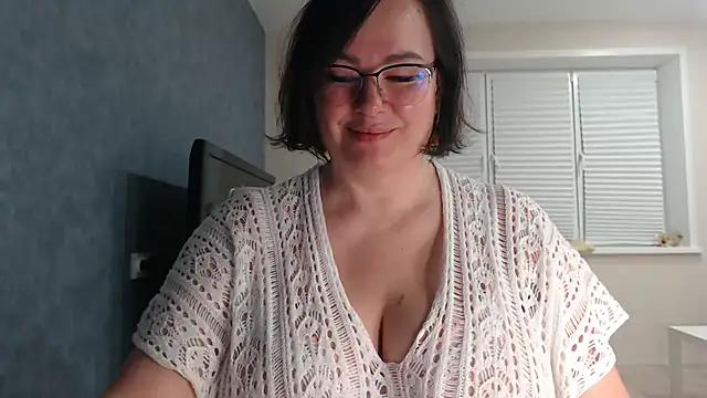 Nora Star online show from November 17, 2025, 6:03 pm