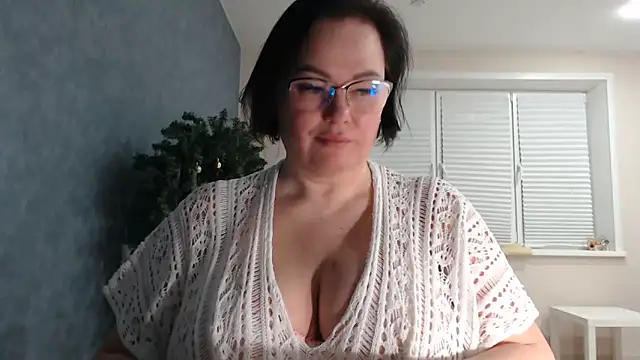 Nora Star online show from November 21, 2025, 6:50 pm