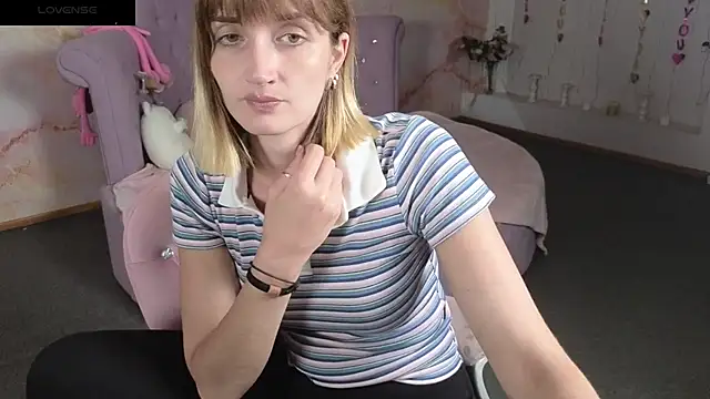 Snapshot of Nika_Kitten chatting on June 4, 2026, 6:30 am Nika Kitten online show from June 4, 2026, 6:30 am